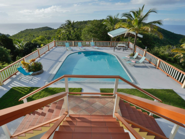 Stunning West-Coast Residence in an Exclusive Sanctuary